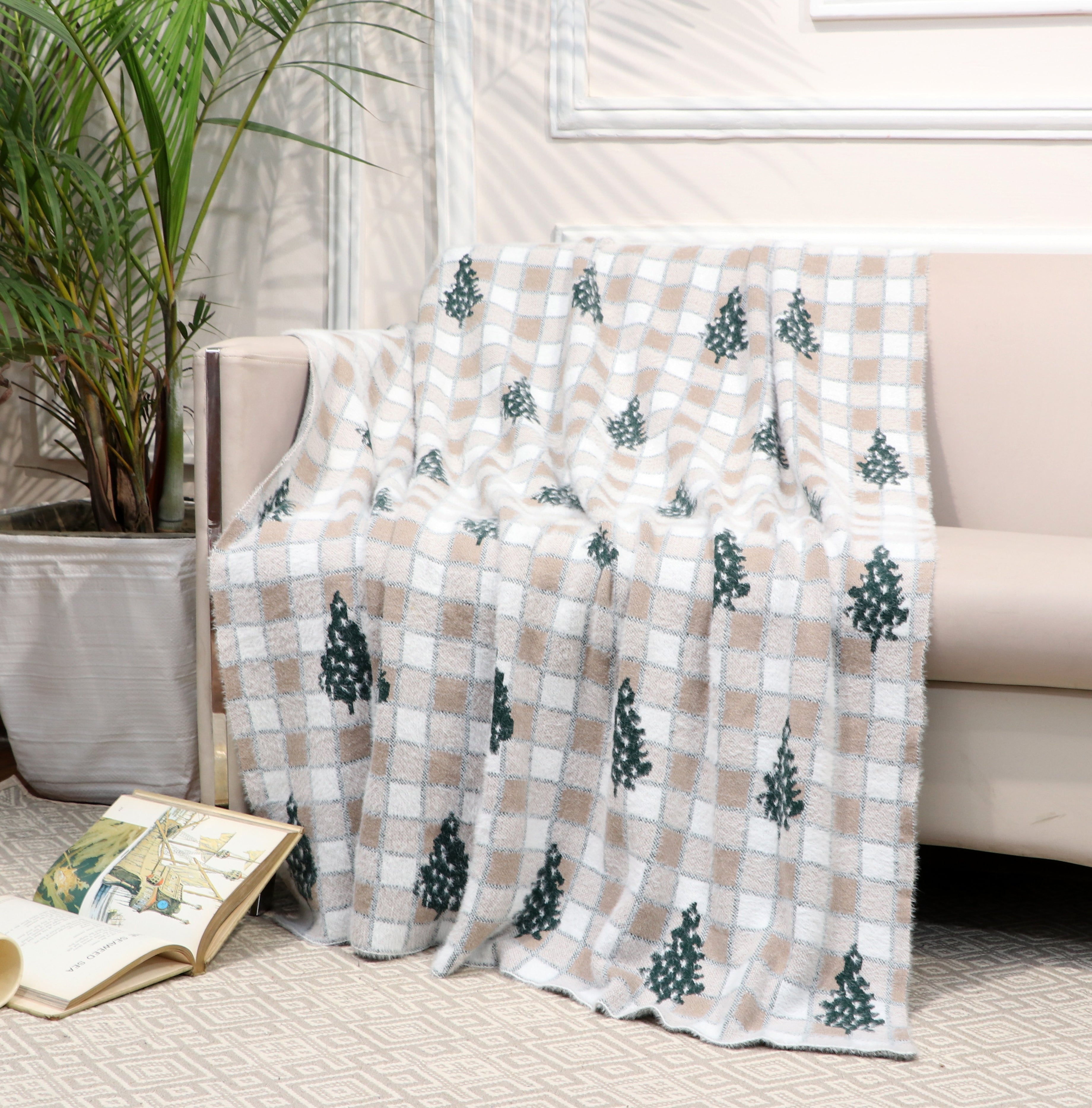 Fifth Element Checkered Christmas Tree Knitted Throw
