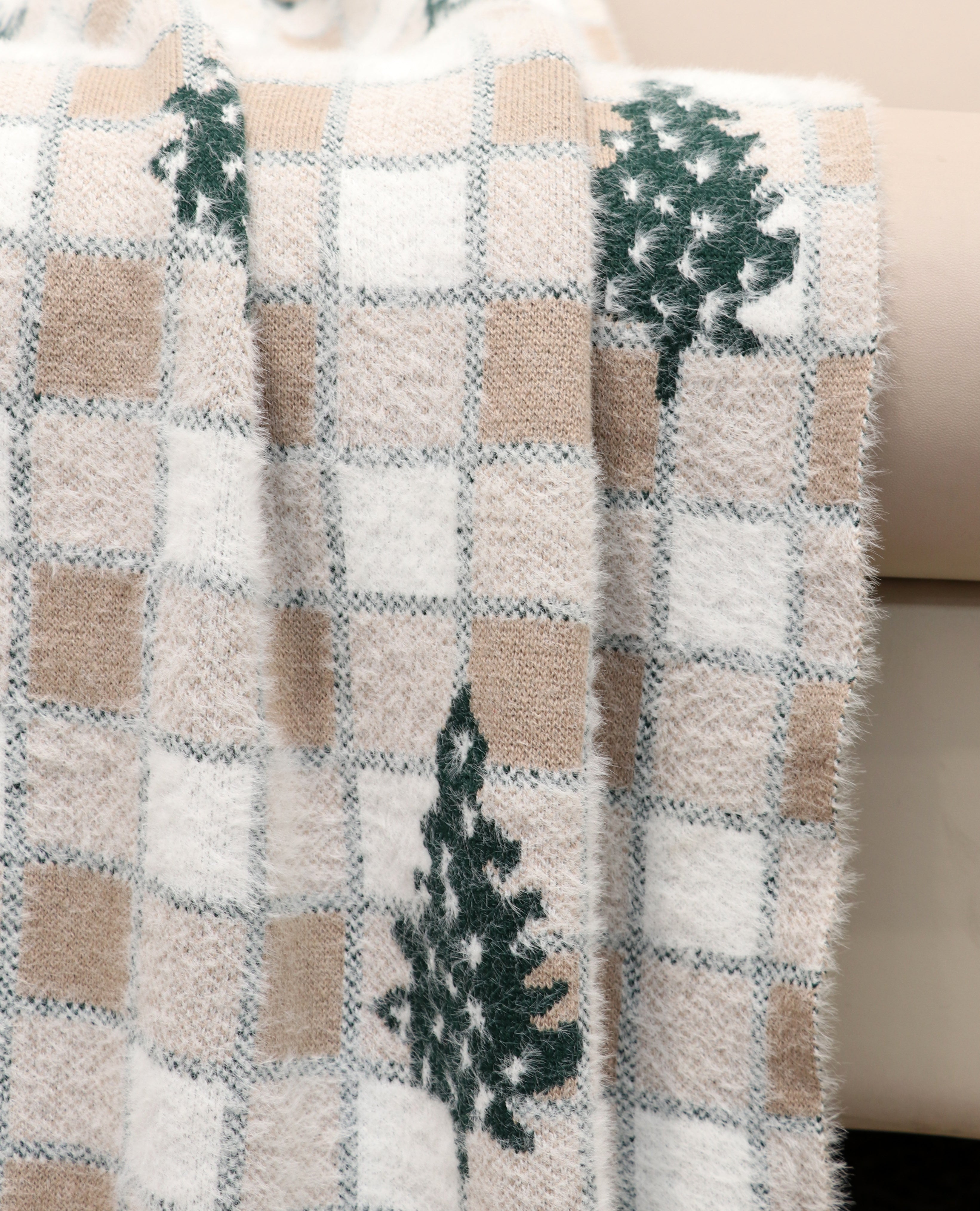 Fifth Element Checkered Christmas Tree Knitted Throw