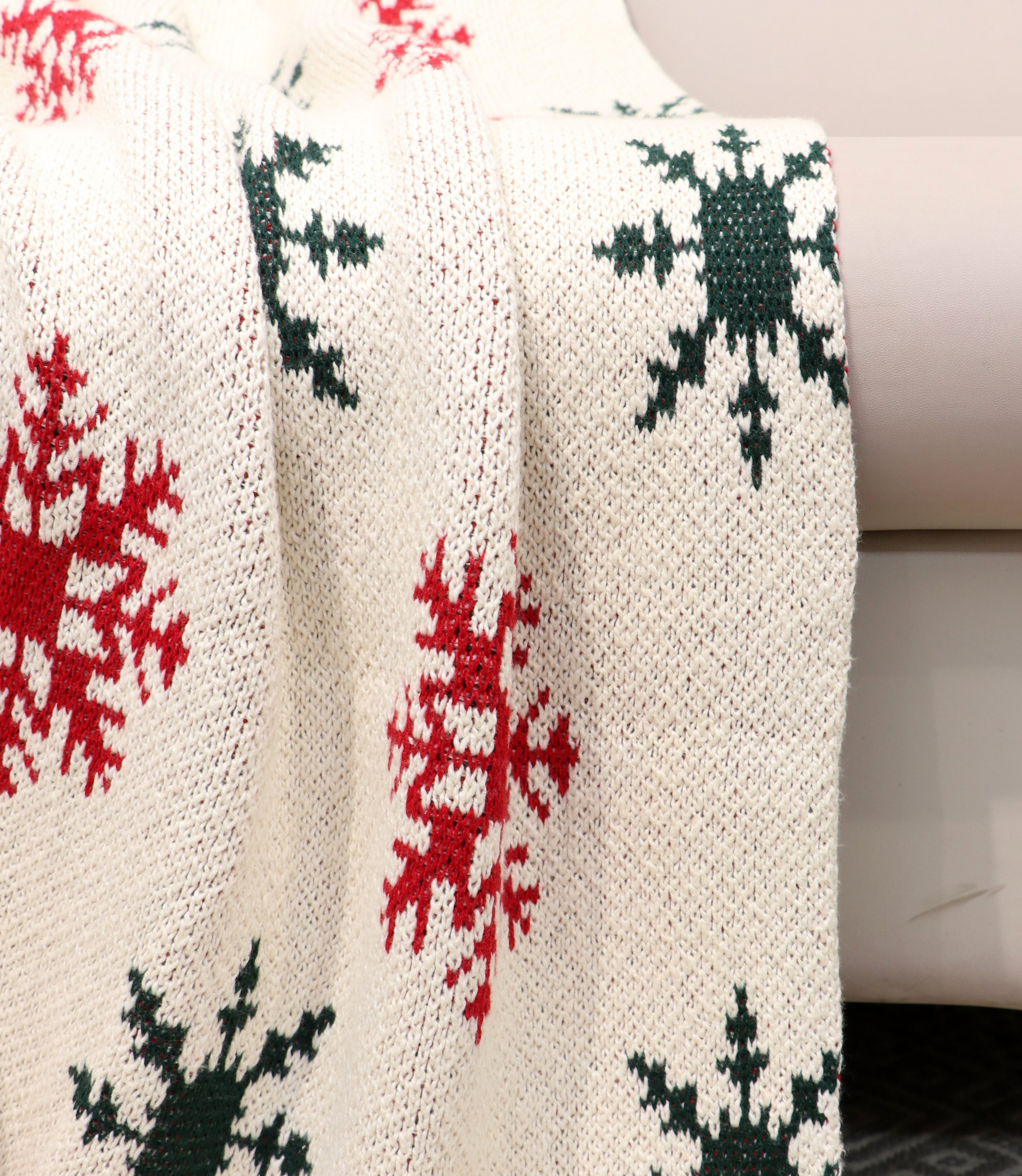 Fifth Element Snowflake Christmas Knitted Throw