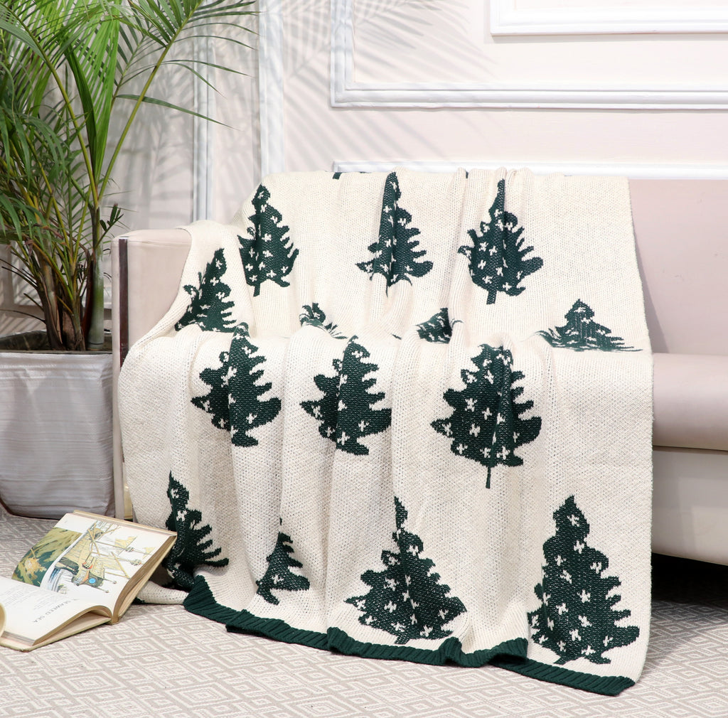 Fifth Element Classic Christmas Tree Knitted Throw