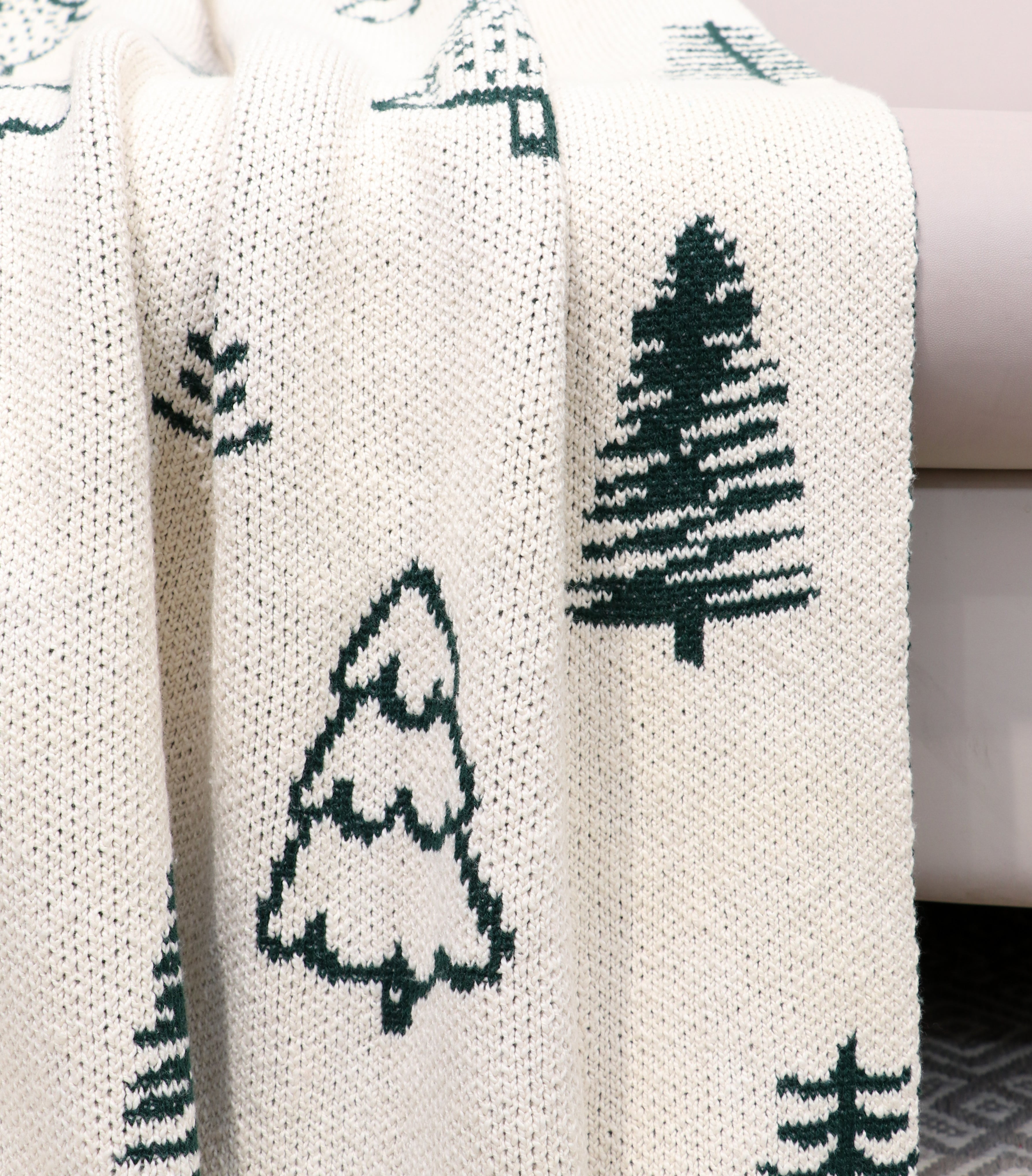 Fifth Element Evergreen Christmas Knit Throw