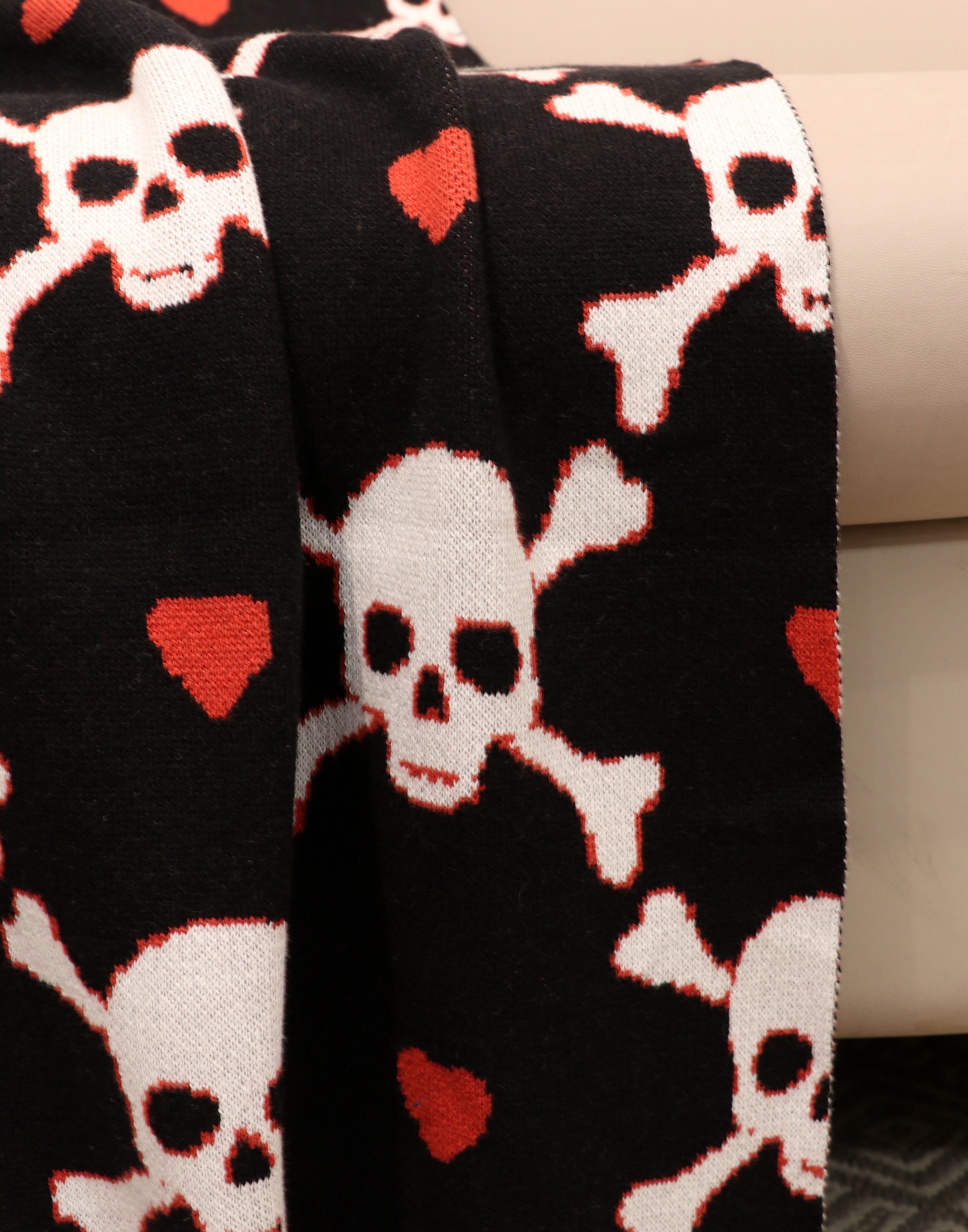 Fifth Element Gothic Love Skull Throw
