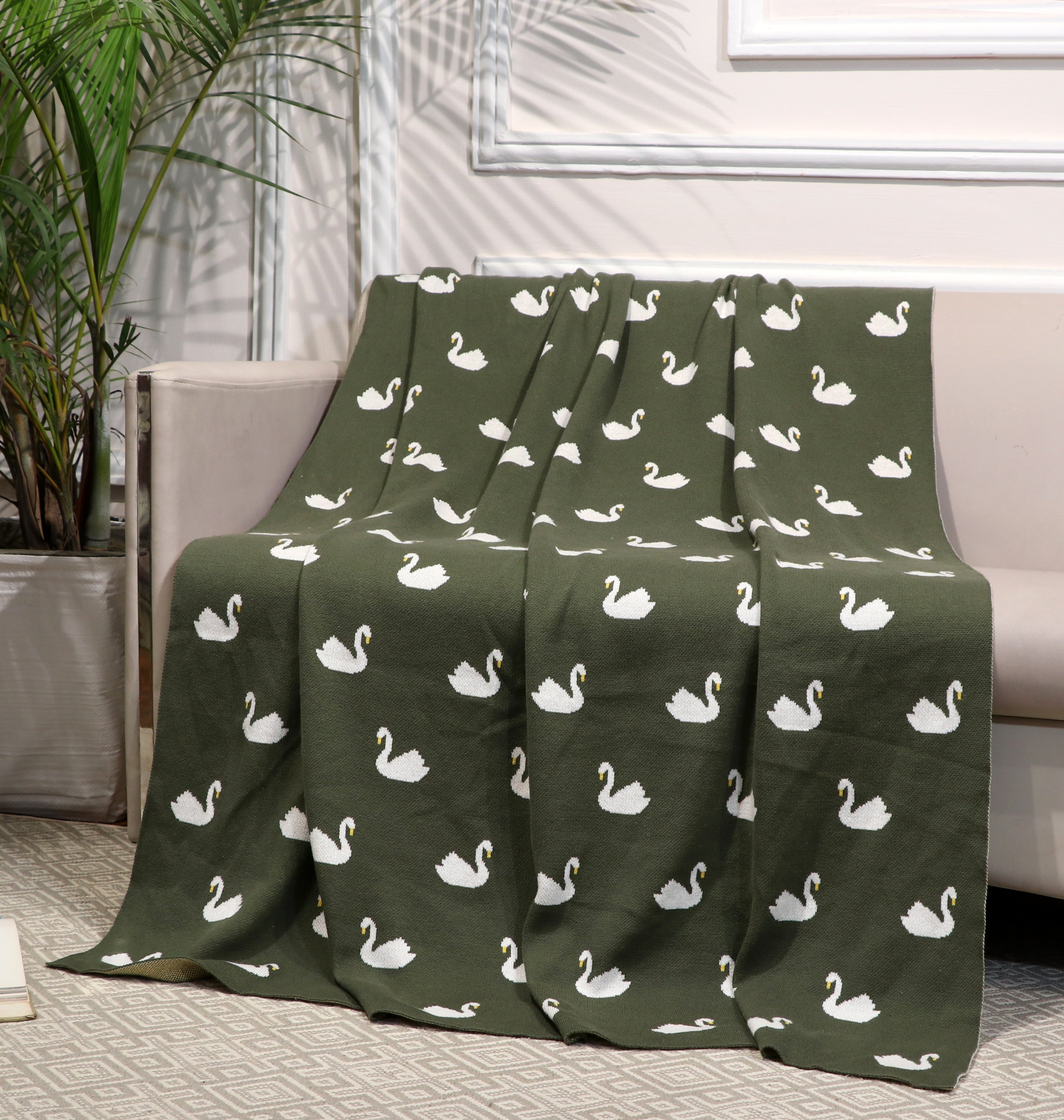 Fifth Element Serene Swan Knitted Throw