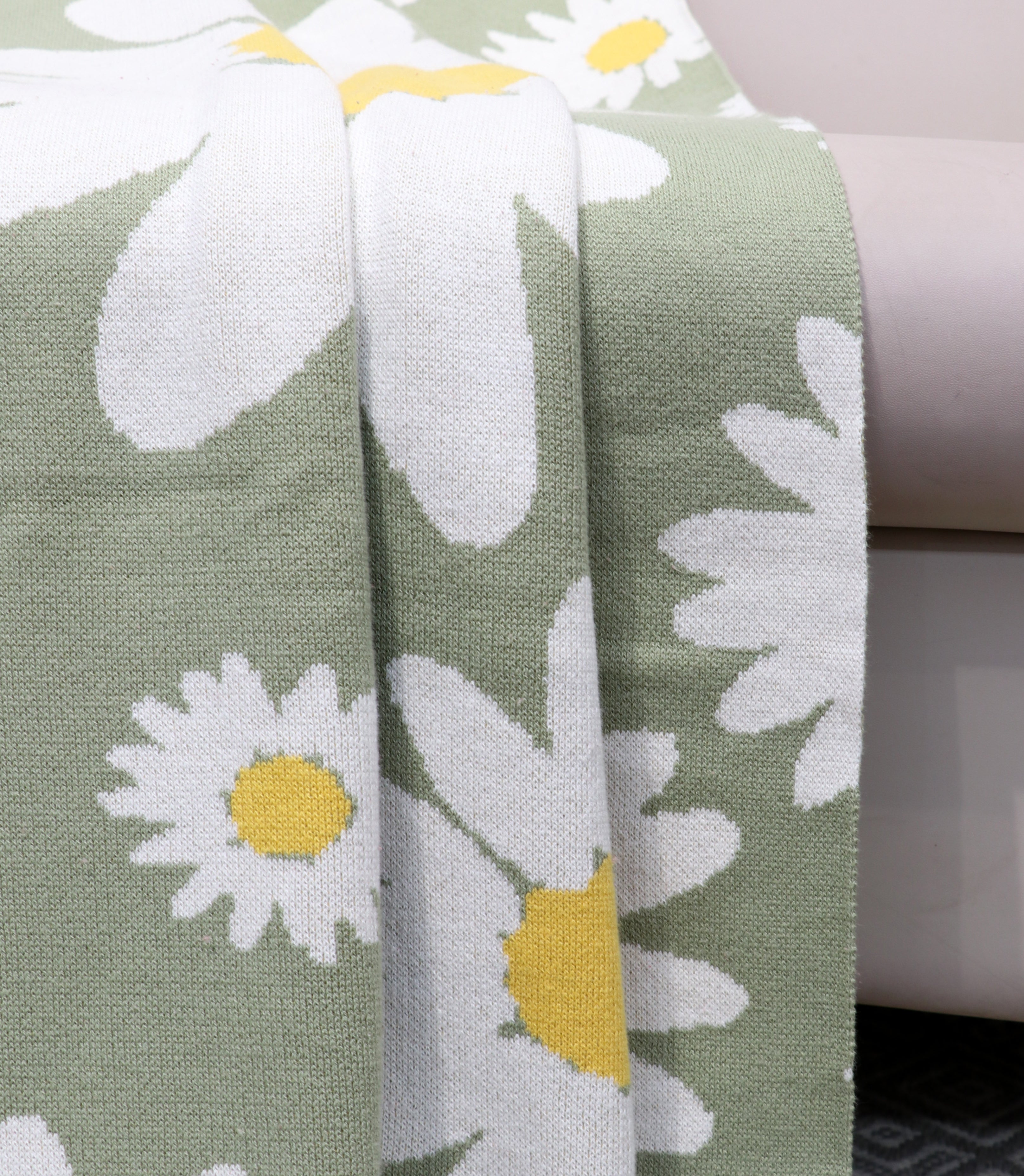Fifth Element Daisy Bloom Cozy Throw