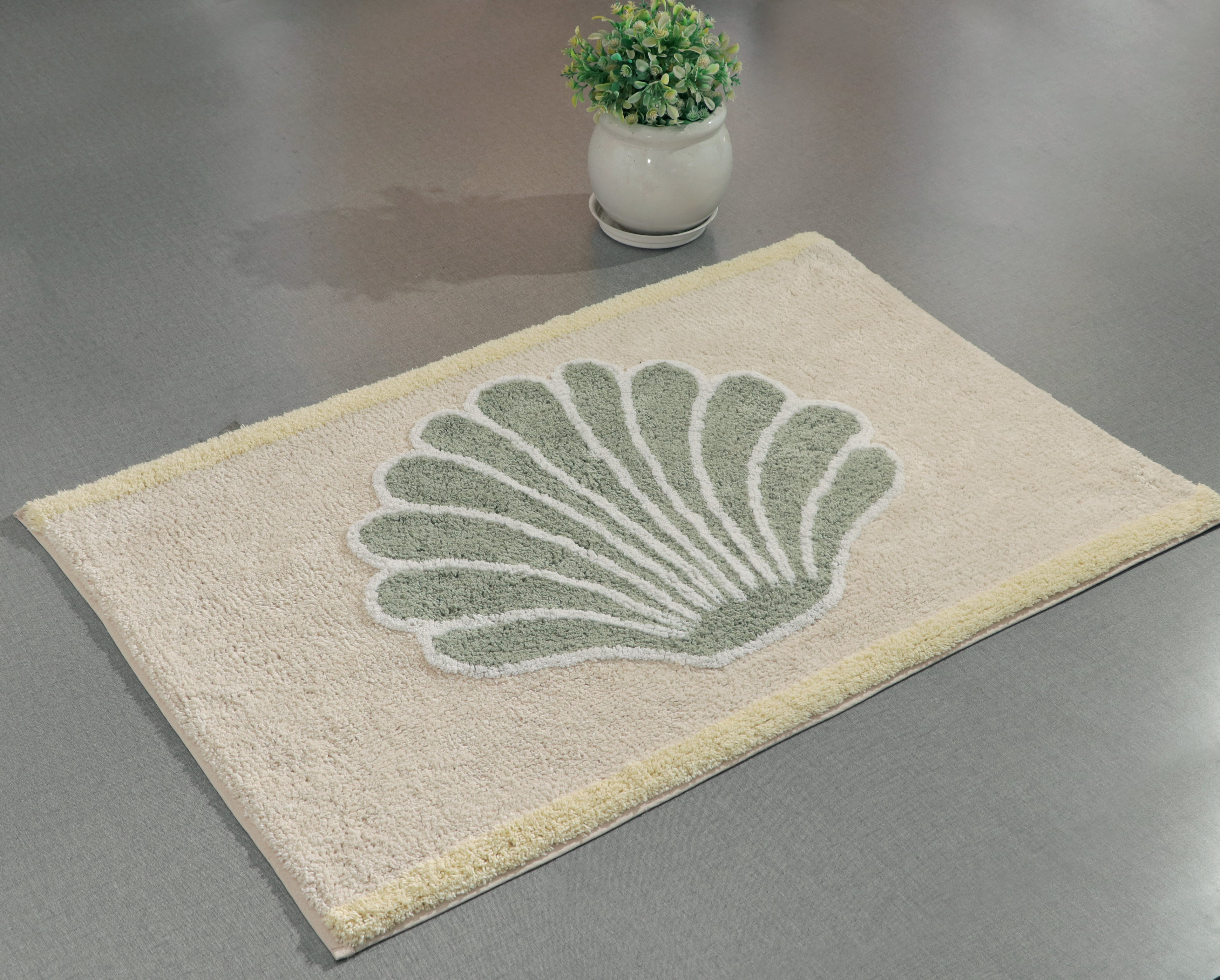 Fifth Element Serene Shell Sculpted Bath Mat
