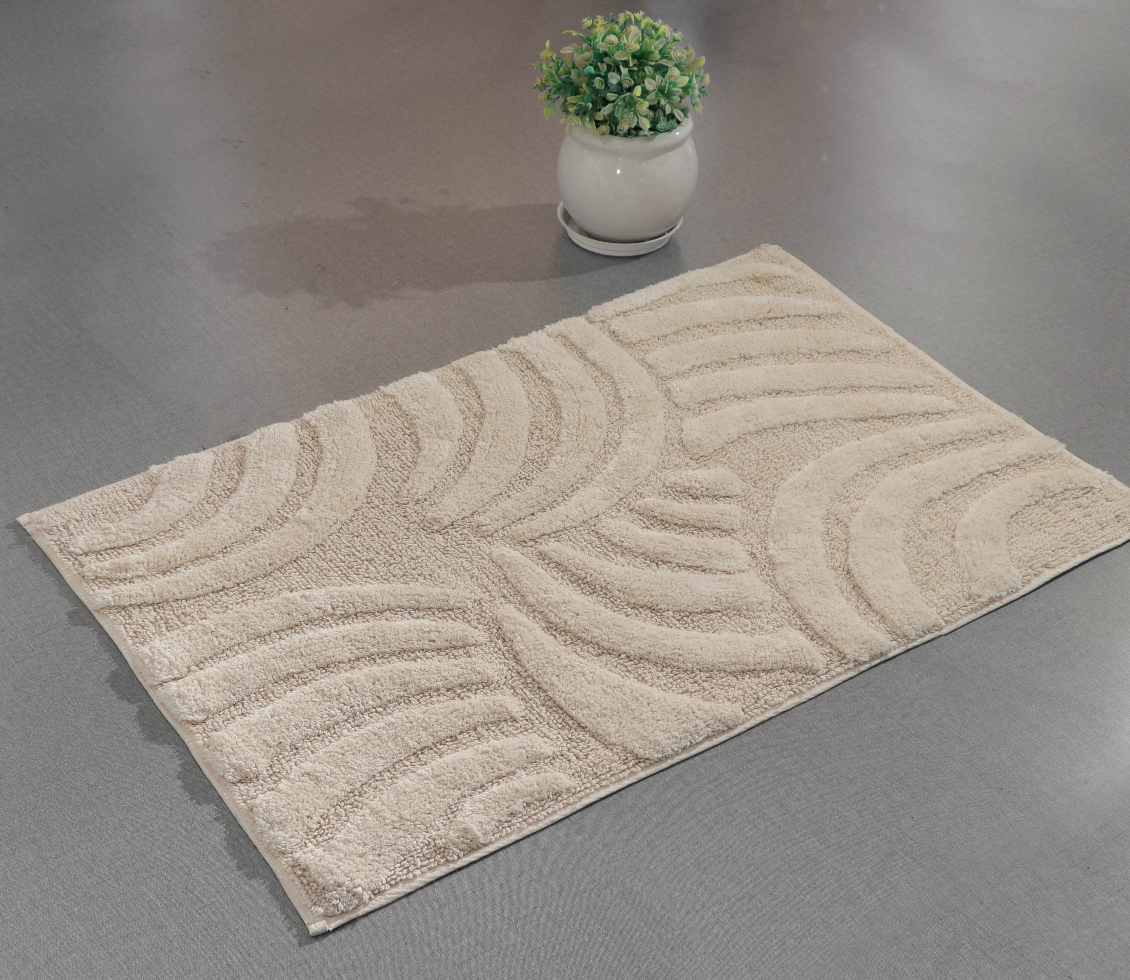 Fifth Element Plush Arc Design Bath Mat