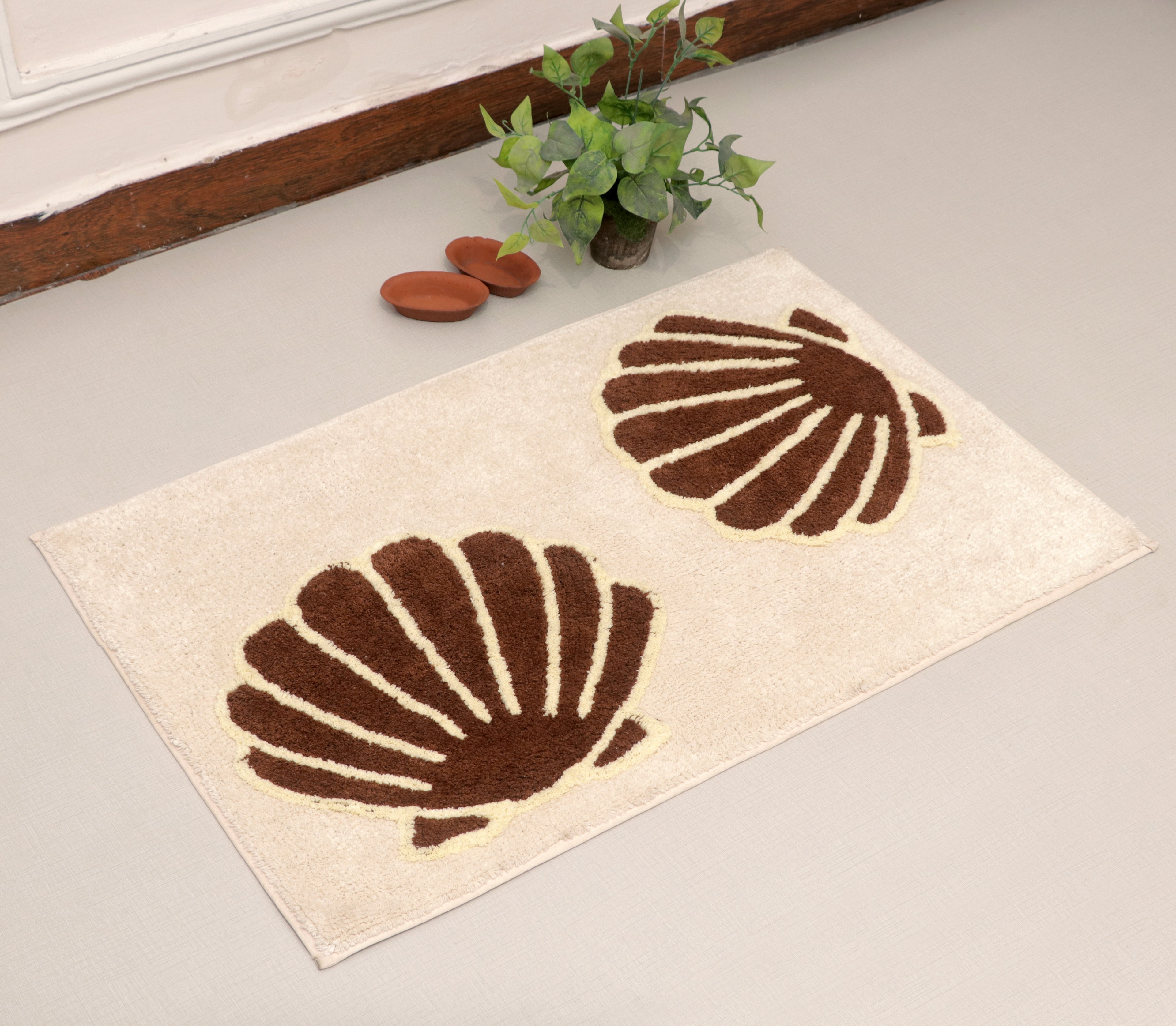 Fifth Element Shell Pattern Bath Mat